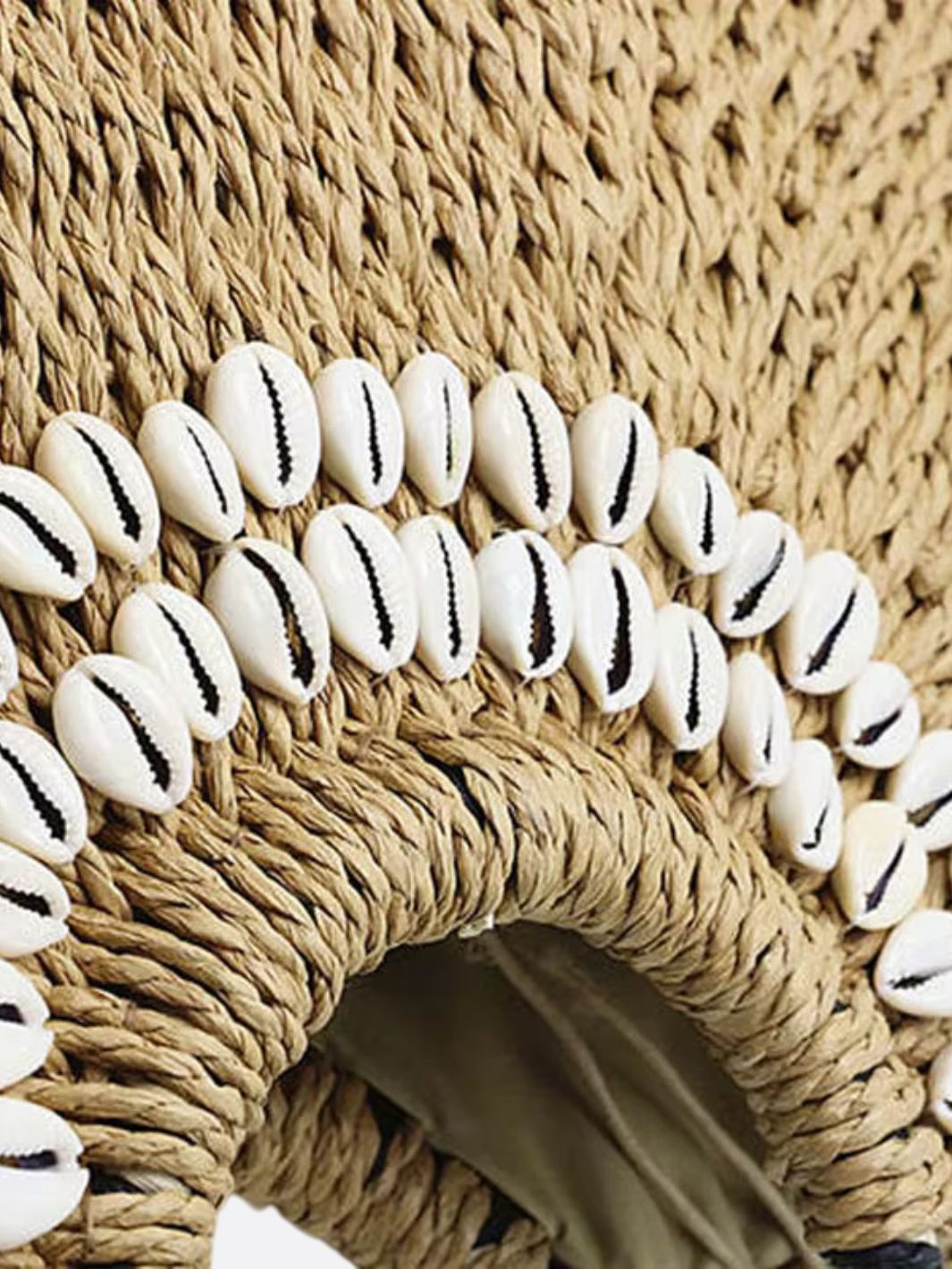 Bolsa de paja con concha